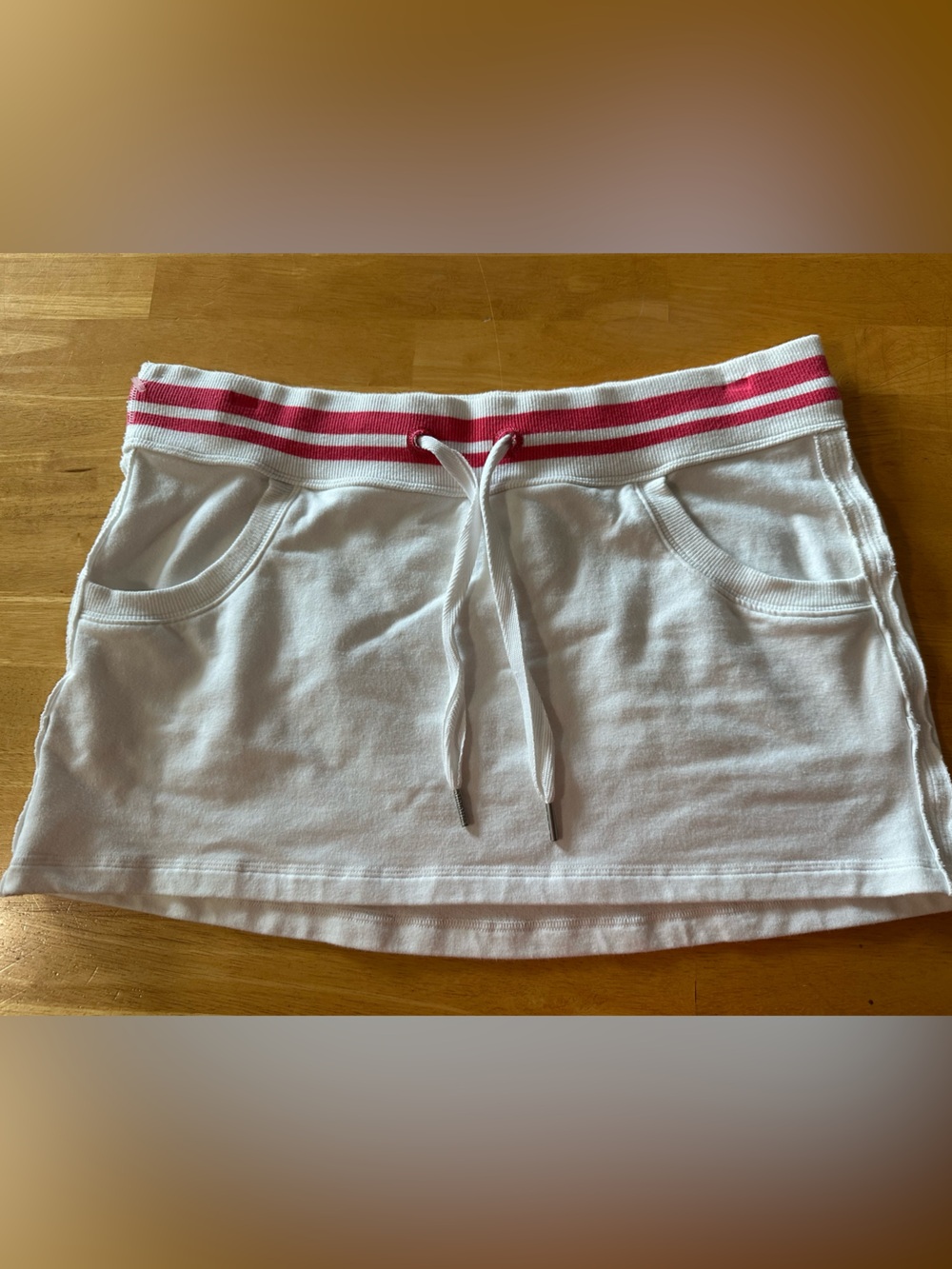 Y2K Lululemon Athletica White Tennis Skirt with Pink Logo Accent. Size 8